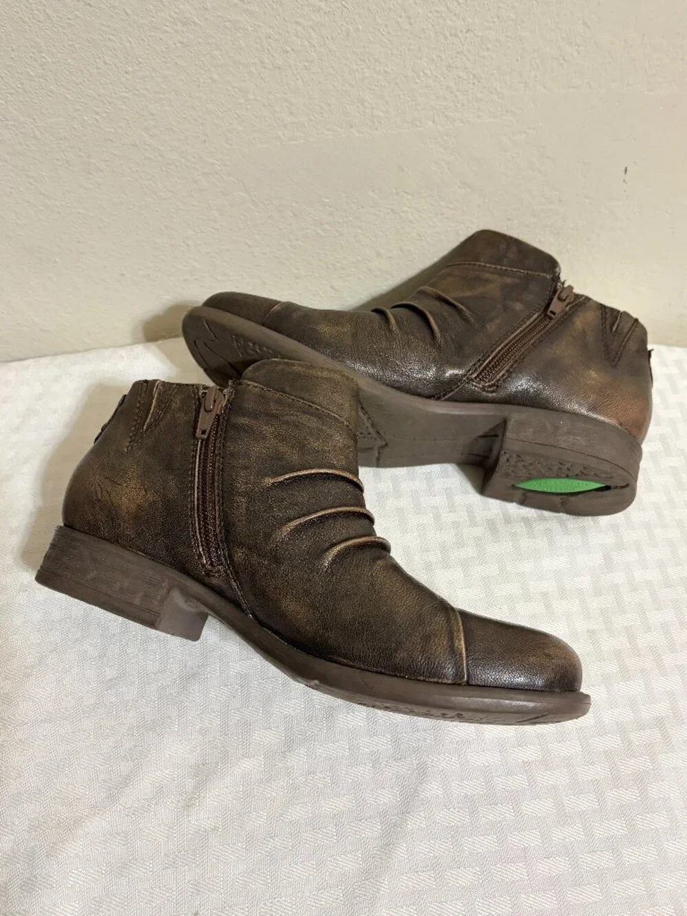 Earth Relief Pod Ronan Distressed Leather Ankle Booties Size 6.5